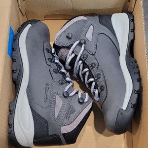 Columbia Womens Brand New In Box Newton Ridge Plus Hiking Boots Size 6